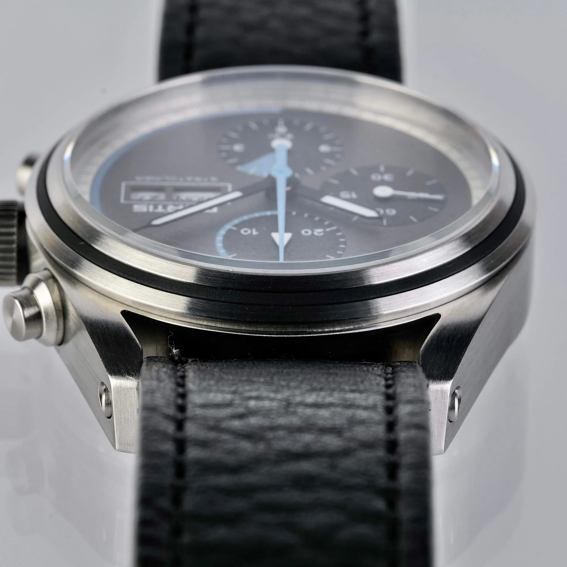 Pre-Owned Fortis Stratoliner S-41 Cosmic Gray on Aviator Strap - Image 7