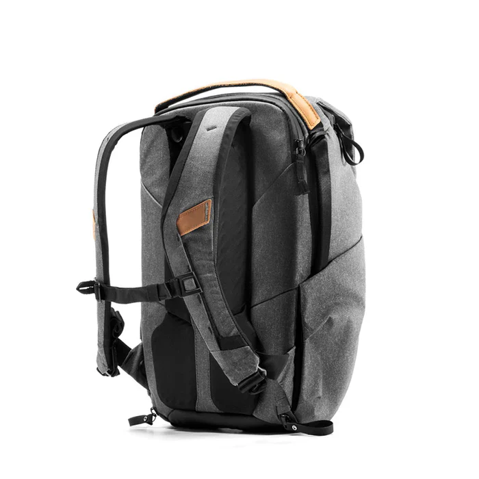 Peak Design Everyday Backpack 20L v2 - Charcoal - Image 2