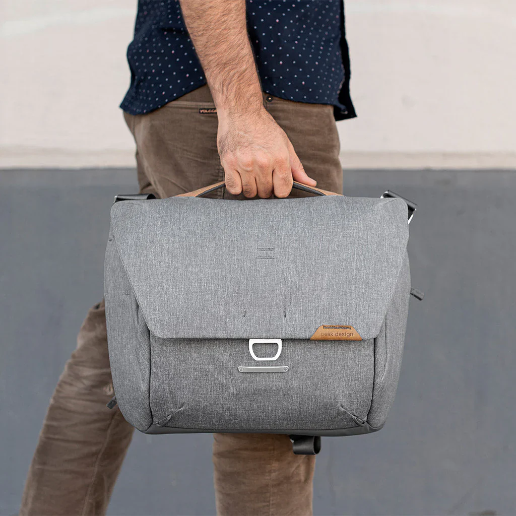 Peak Design Everyday Messenger 13L V2 - Ash - Image 3