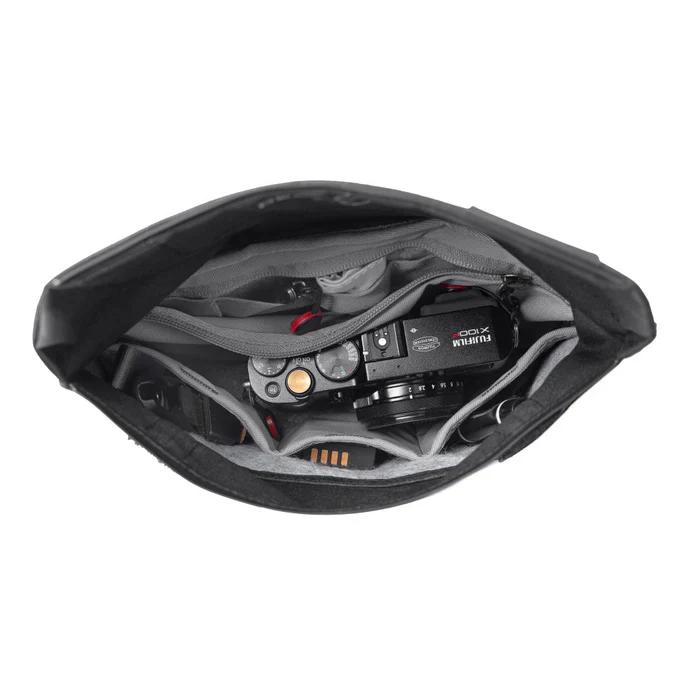 Peak Design Field Pouch V2 - Charcoal - Image 2
