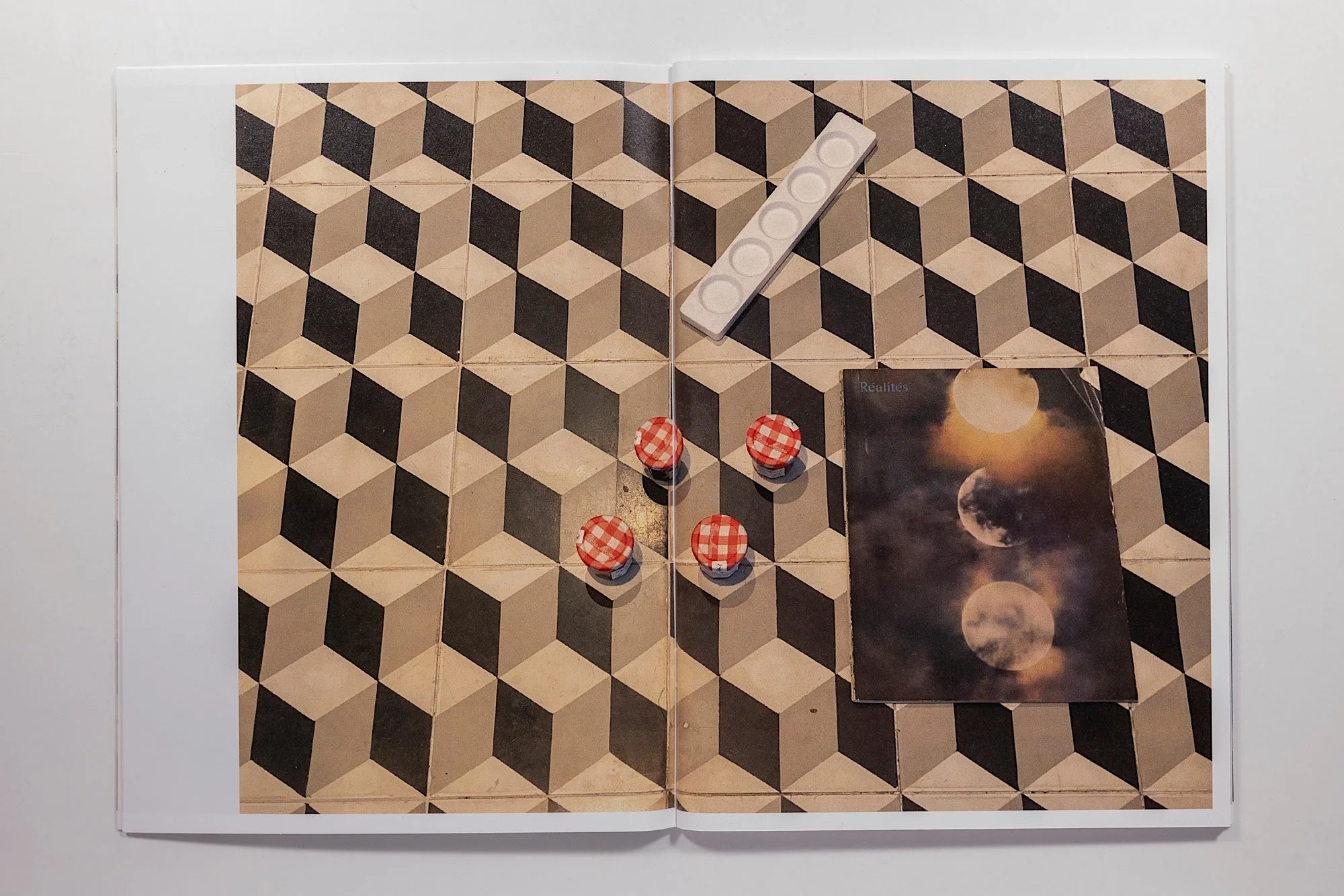 Roe Ethridge Zine 321 - Image 3